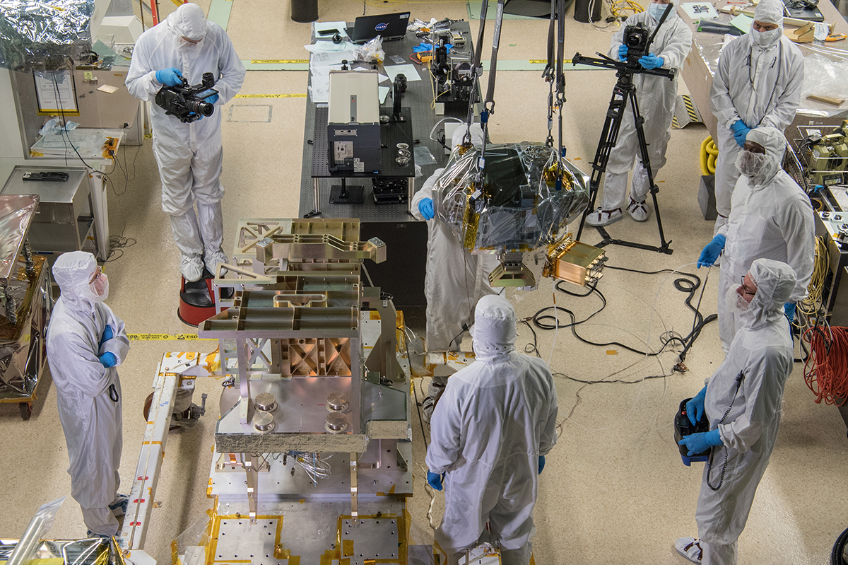 NASA technicians perform a flatness check between the OM and ETU Primary Structure